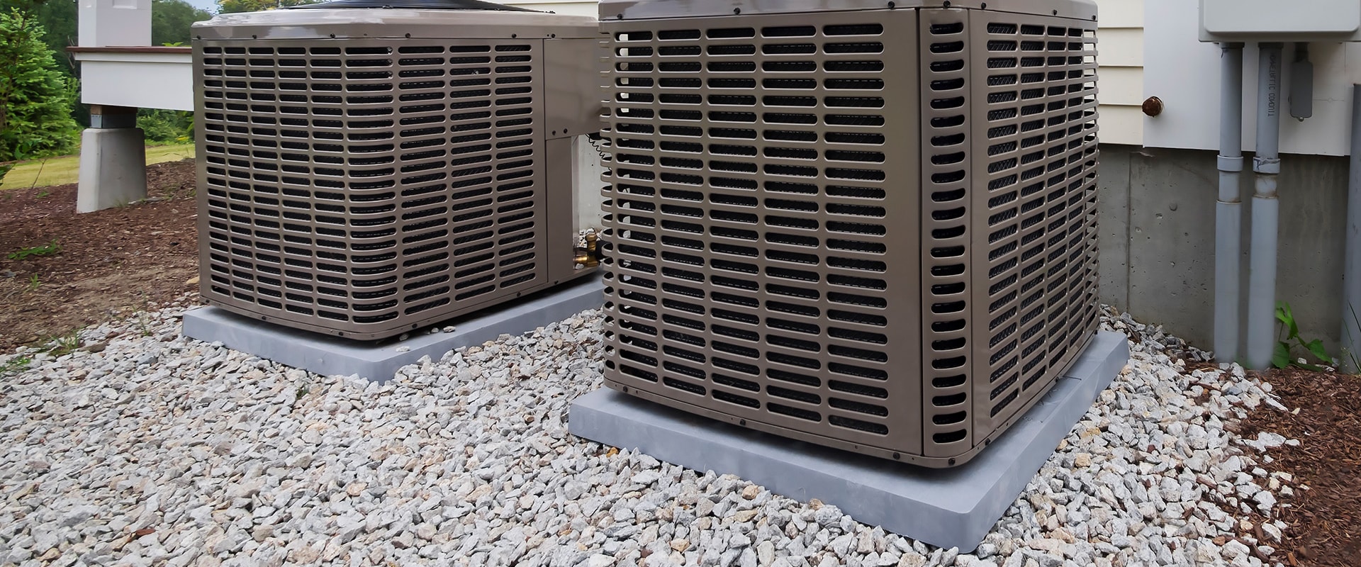 Choosing Experts From an HVAC Air Conditioning Installation Service Company Near North Palm Beach FL for Vent Inspection